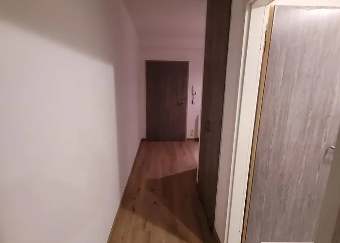 Neu Renoviert Parkplatz Регенсбург